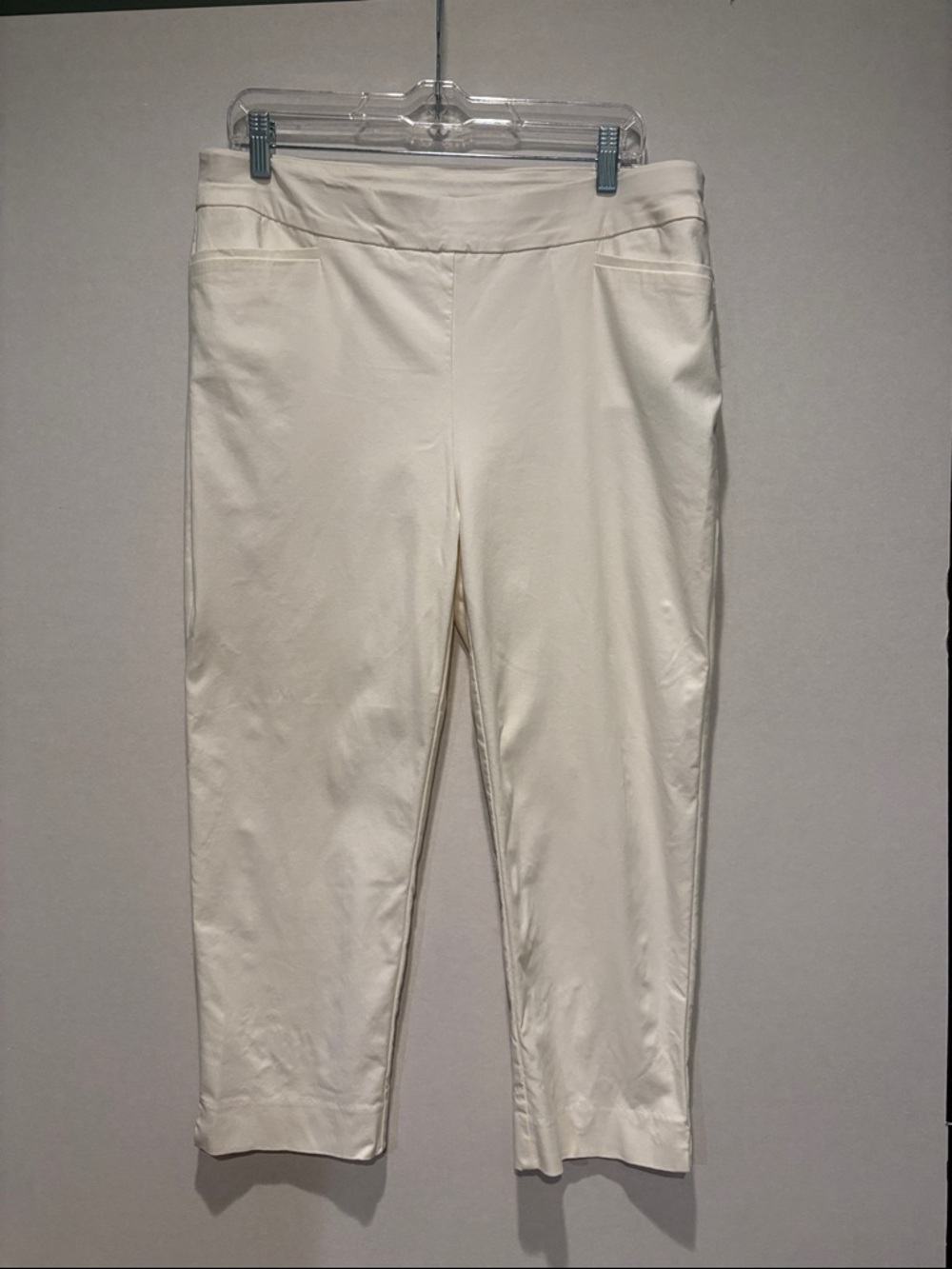 Chico's - Women's cropped pants Capris, slacks. Size 12. White
